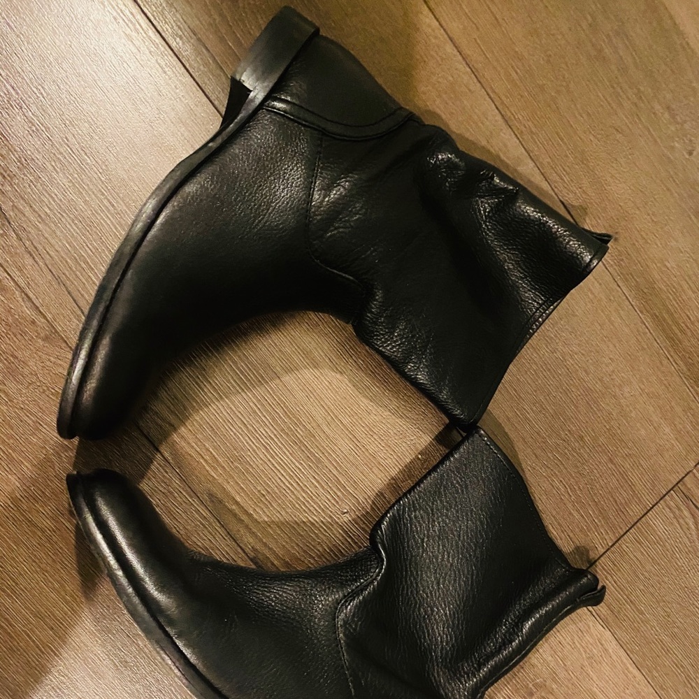 $Coach black leather ankle boots size 8 B